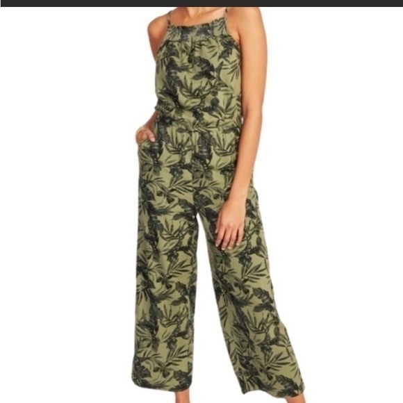 Old Navy women’s size extra small romper, palm, leaf green, hues of‎  green - Picture 1 of 7
